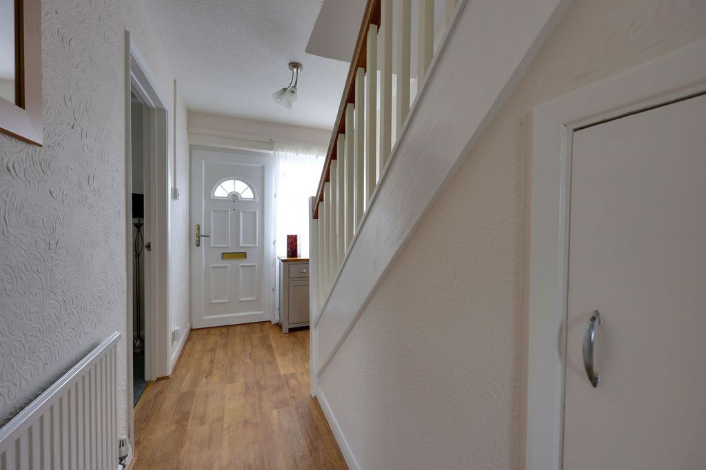 Property photo 3 of 28