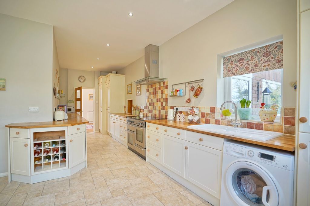 Property photo 3 of 27