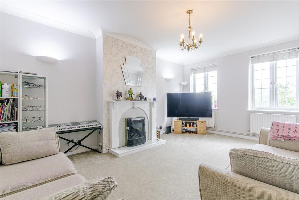 Property photo 2 of 23 Tolcarne Drive