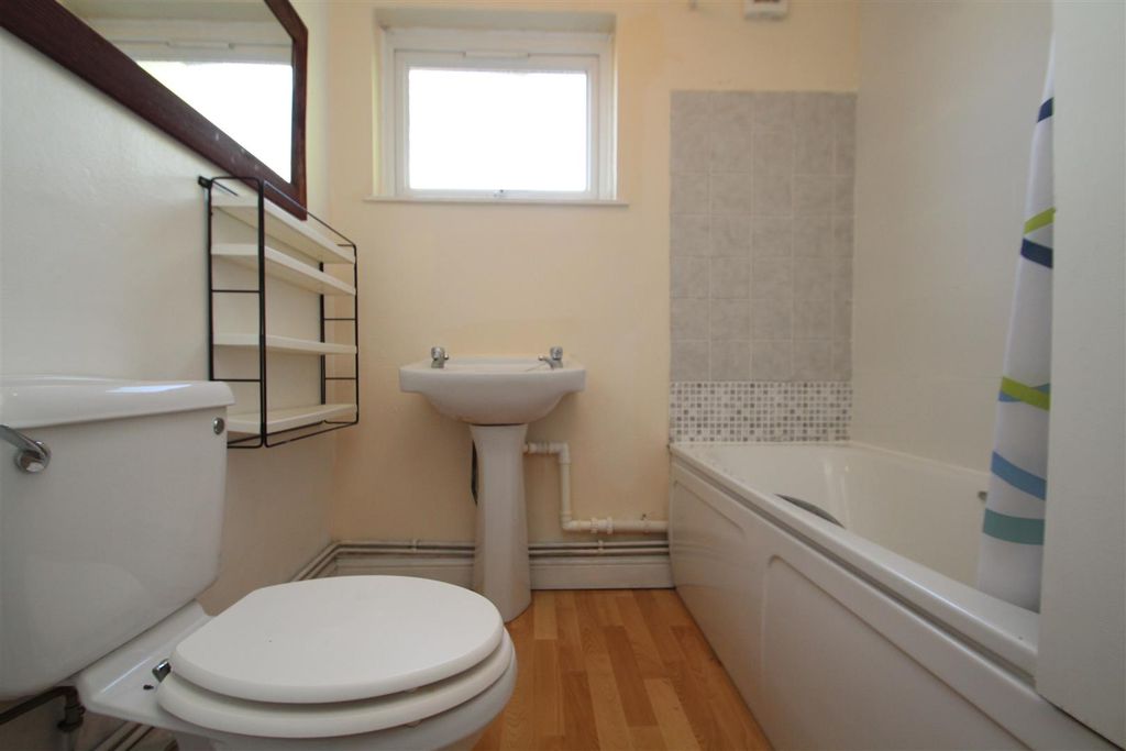 Property photo 2 of 10 Bathroom.Jpg