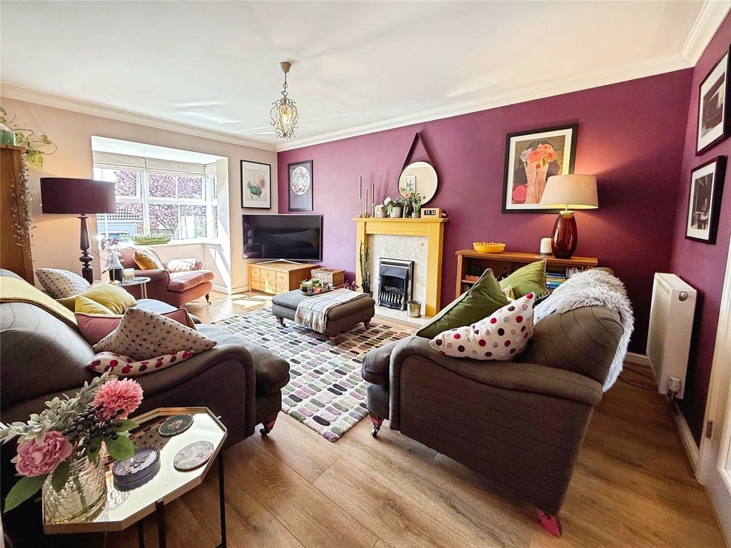 Property photo 3 of 23 Lounge