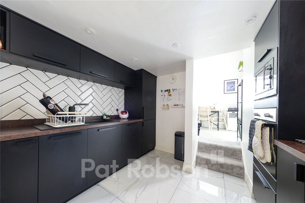 Property photo 3 of 18 Picture 3