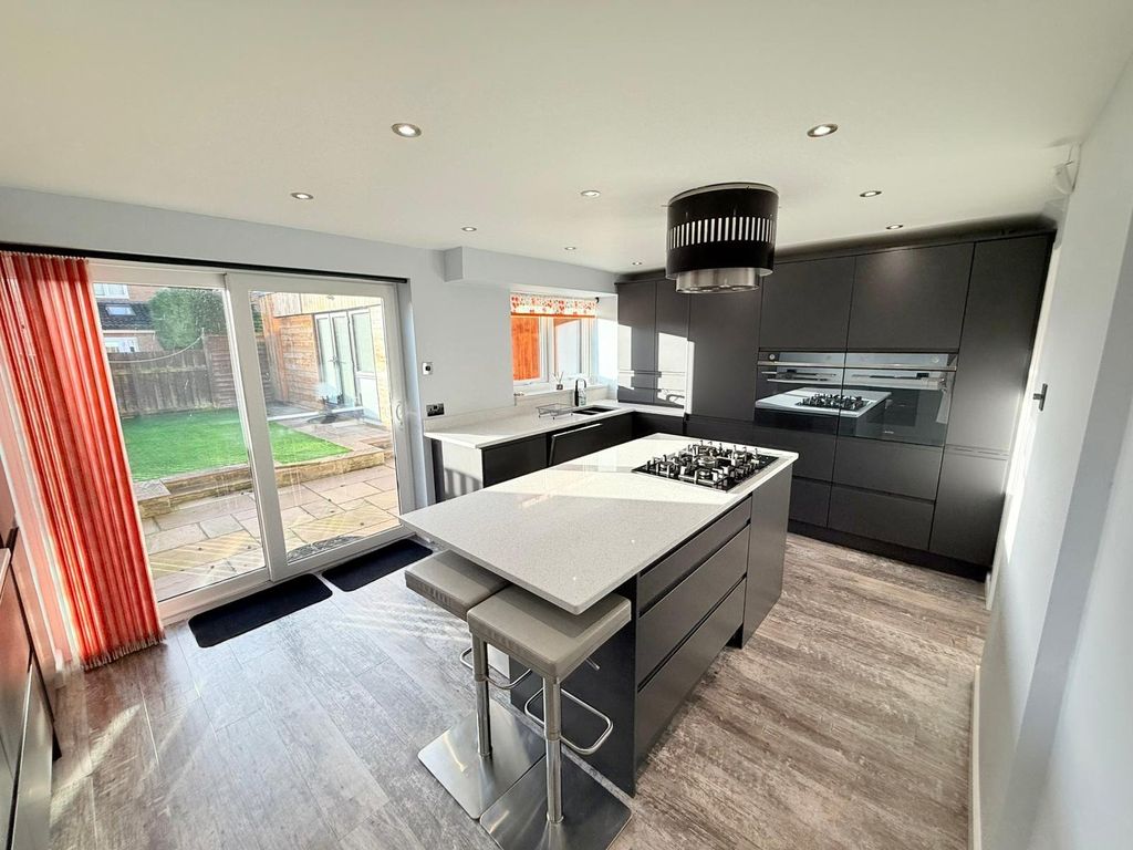 Property photo 2 of 28 Picture No. 44