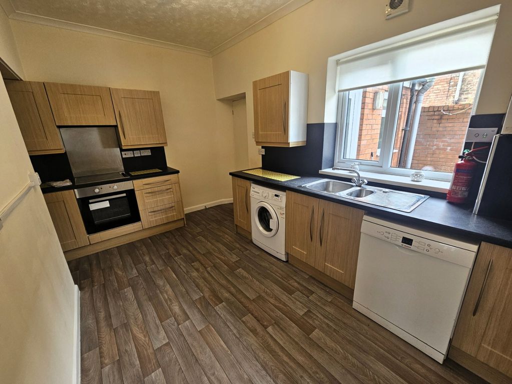 Property photo 3 of 9 Kitchen