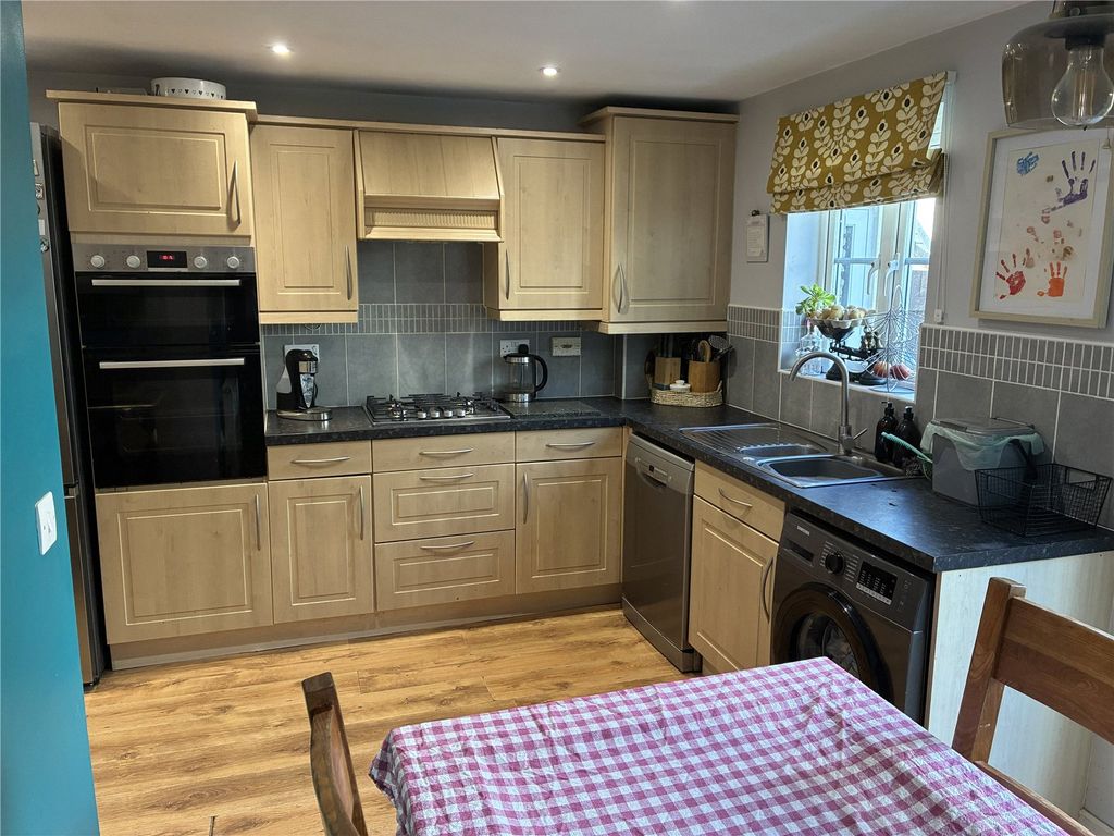 Property photo 3 of 27 Picture No. 21