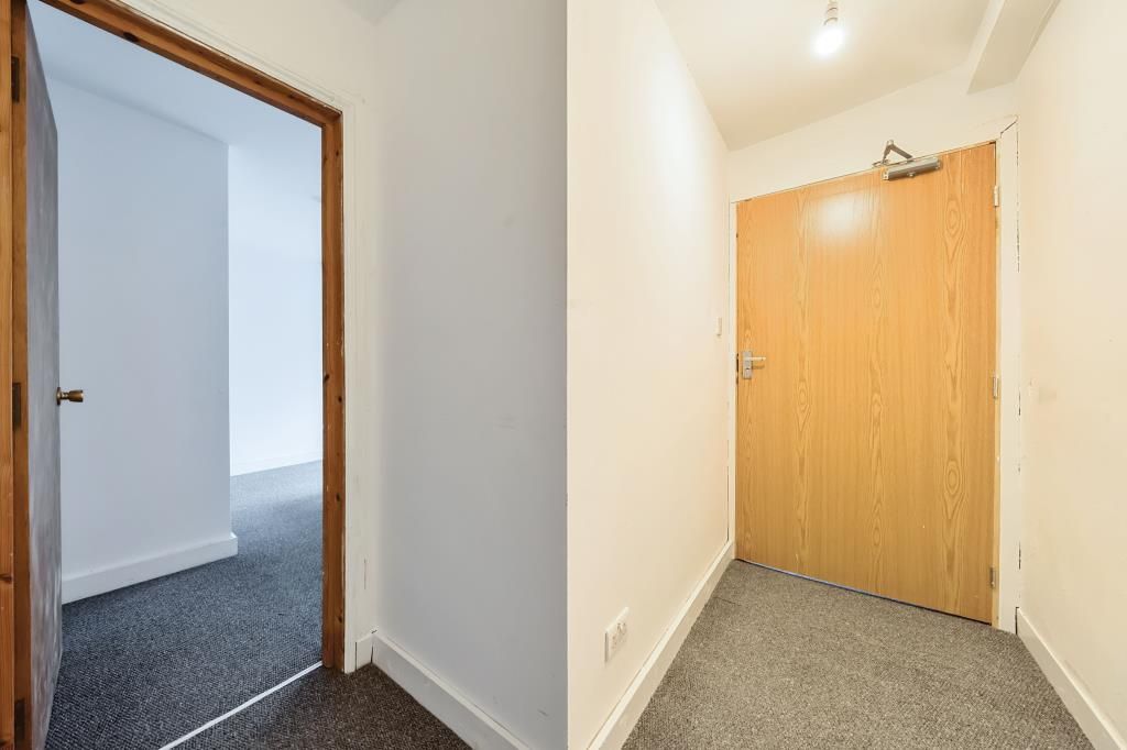 Property photo 2 of 14 Entrance Hall