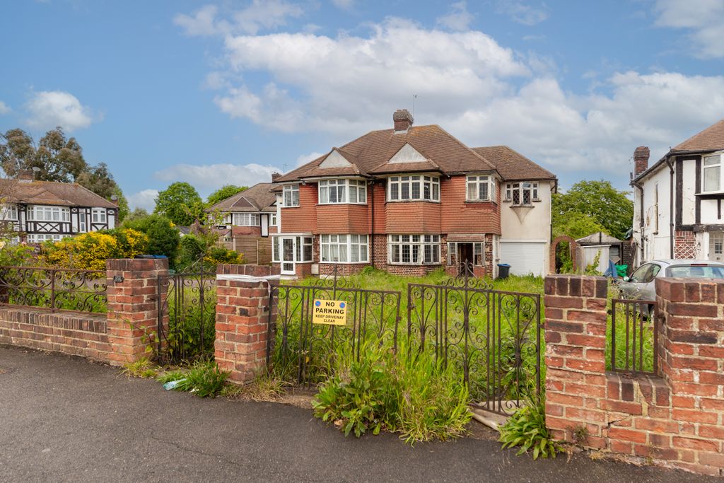 Property photo 1 of 22 80 Beverley Way, Raynes Park, London, Sw20 0Aq
