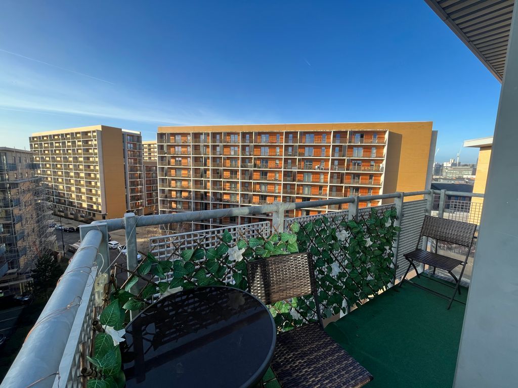 Property photo 1 of 1 2 Bed Flat To Rent City Walk, Leeds Ls11