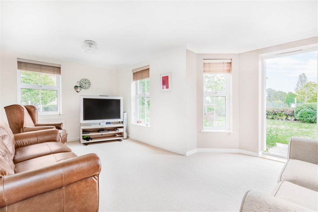 Property photo 1 of 9 (Main)