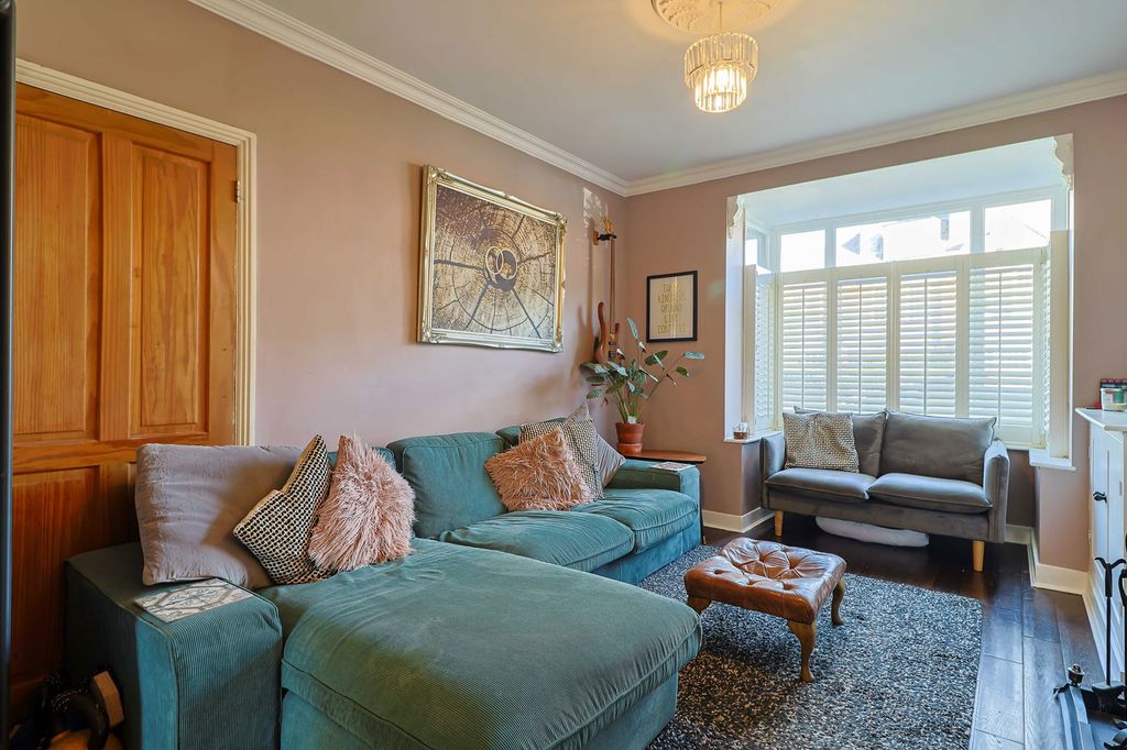 Property photo 2 of 25