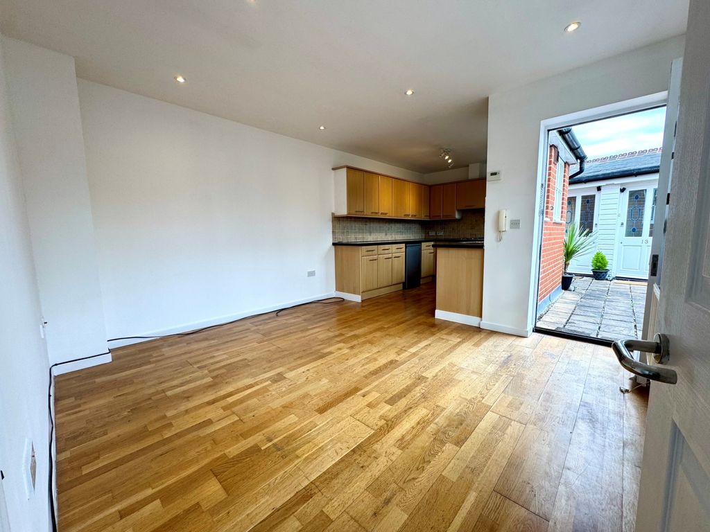 Property photo 3 of 6 Gallery