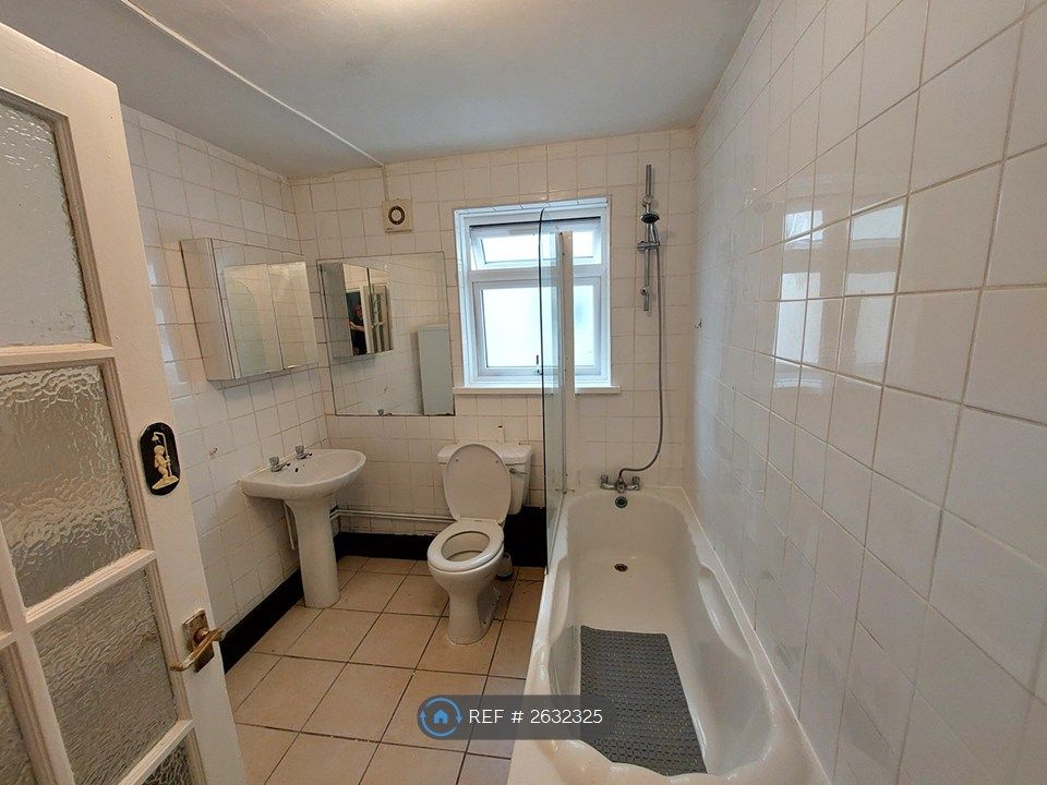 Property photo 3 of 7 Bathroom