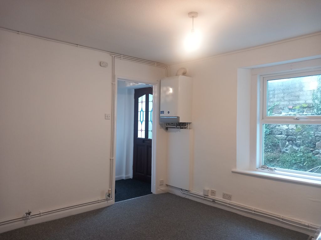 Property photo 3 of 6 Lounge 1