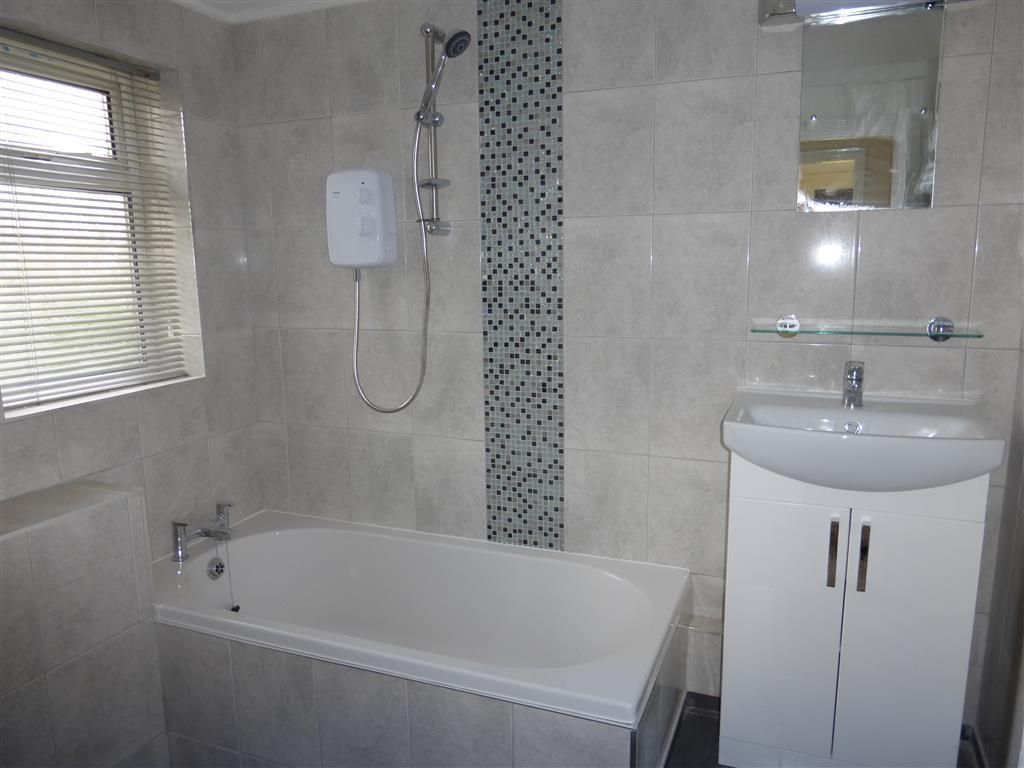 Property photo 3 of 7 Bathroom