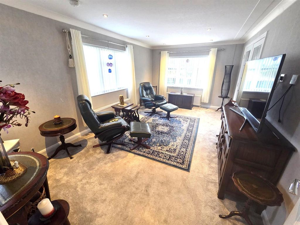 Property photo 2 of 17 Lounge.Jpeg