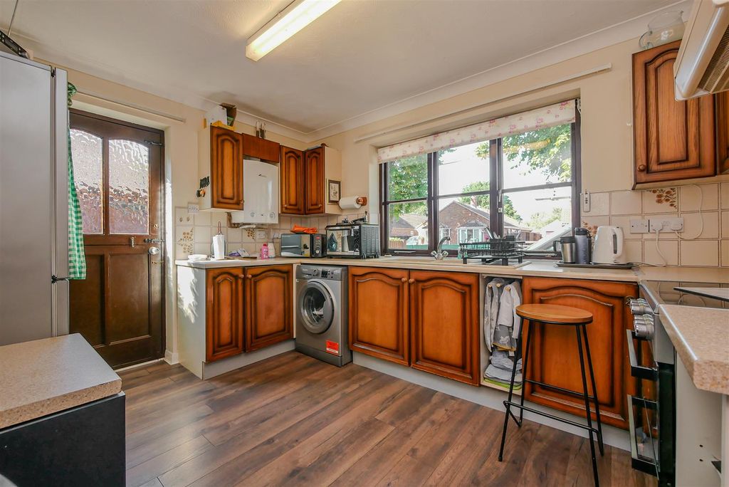 Property photo 3 of 13 Kitchen
