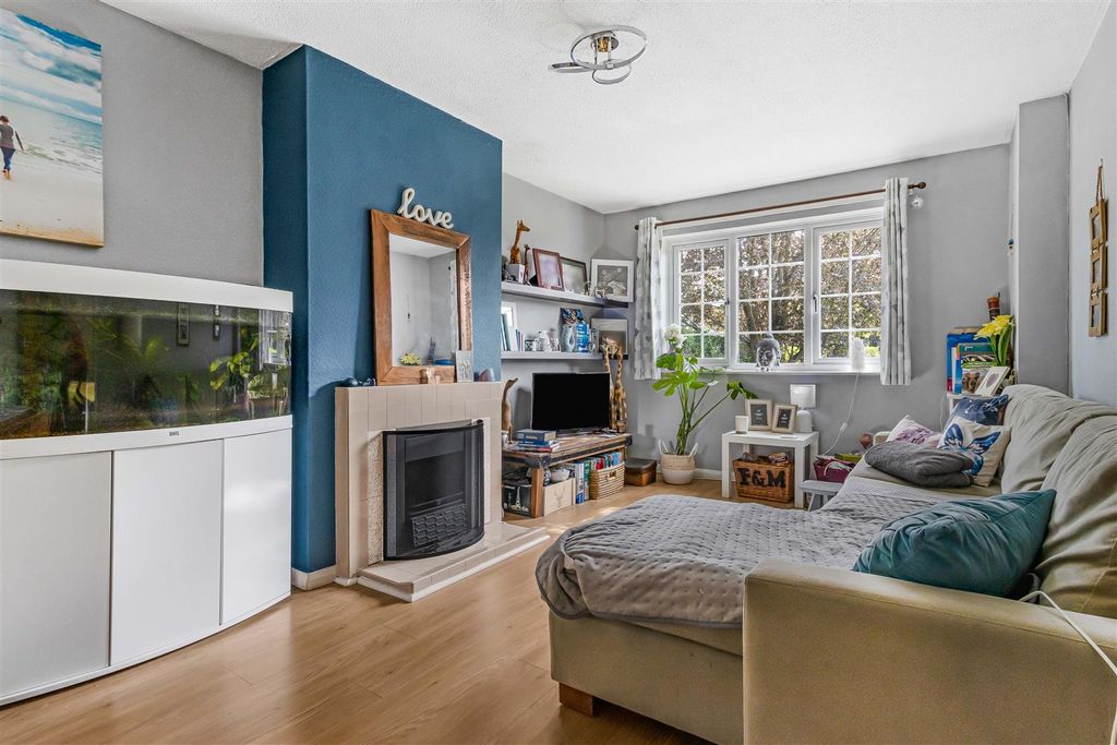 Property photo 3 of 11 12_78532.Jpg