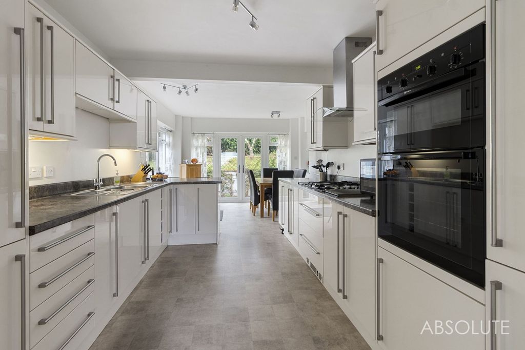 Property photo 2 of 22