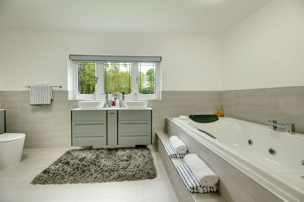 Property photo 2 of 15 Family Bathroom