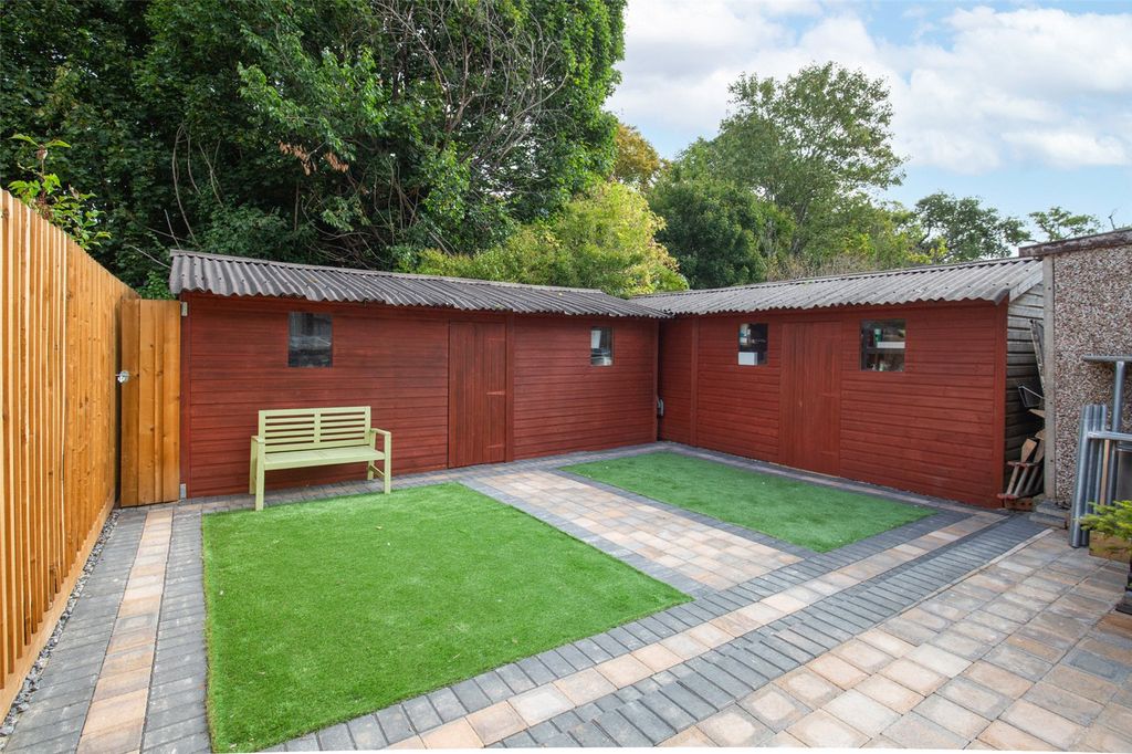 Property photo 2 of 18 Picture No. 16