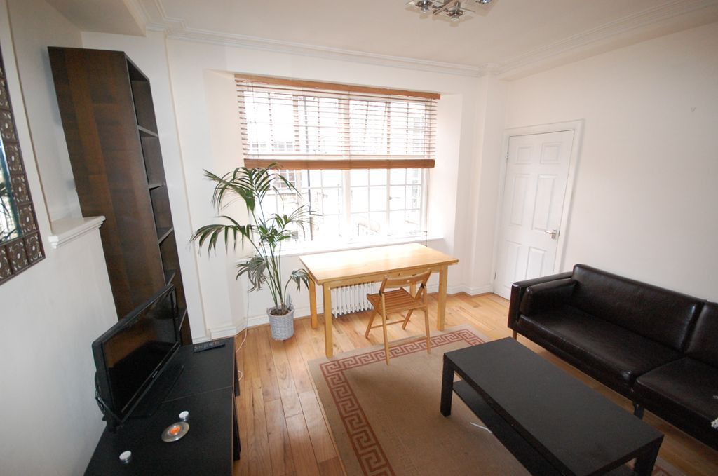 Property photo 1 of 6 Living Room