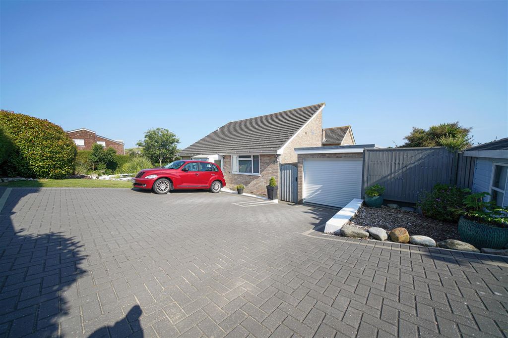Property photo 3 of 31 Brun Front Drive.Png