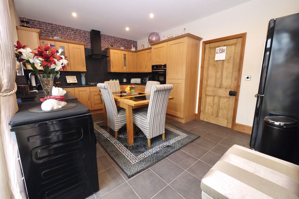 Property photo 2 of 20 5