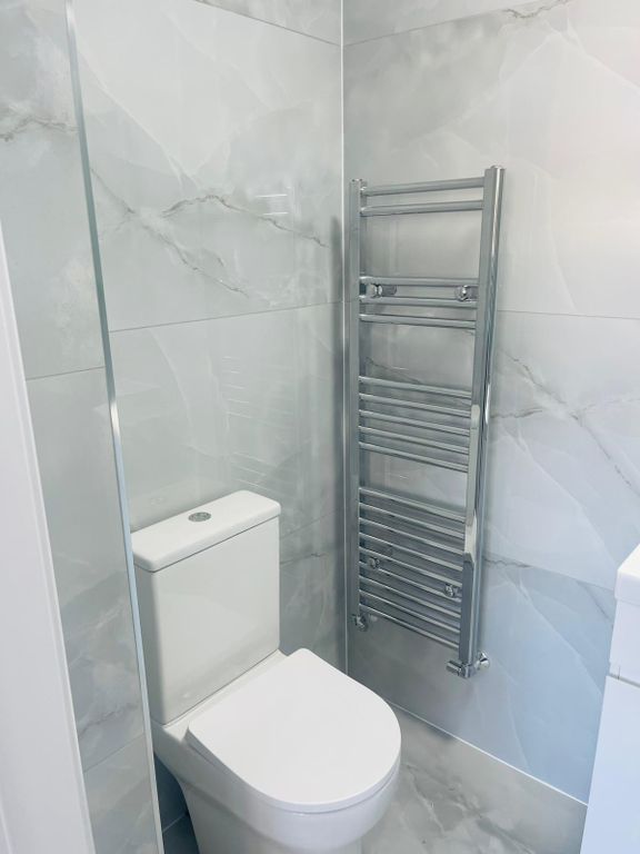 Property photo 2 of 9 En-Suite Bathroom