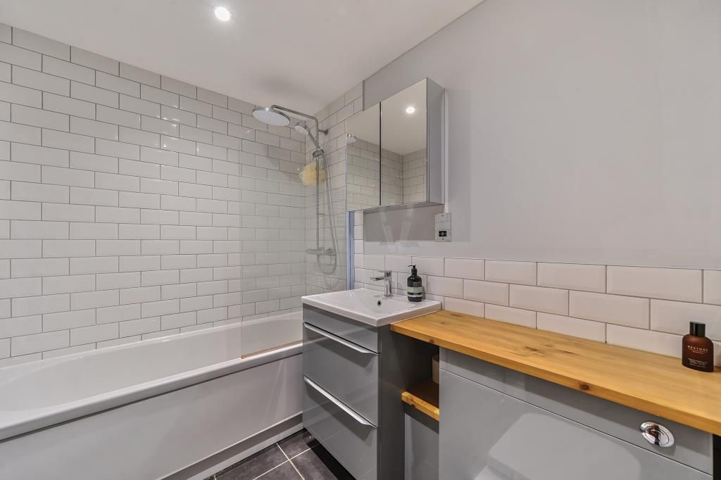 Property photo 2 of 15 Bathroom