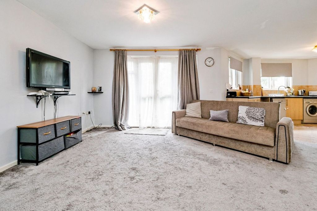 Property photo 2 of 19