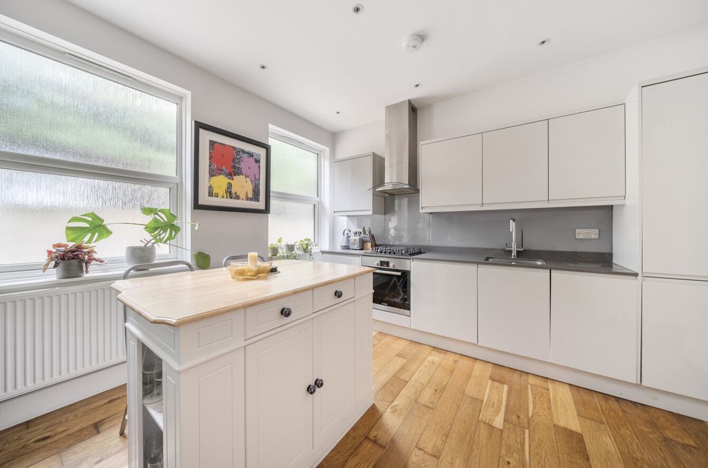 Property photo 1 of 18 1334378-6-68921Af...