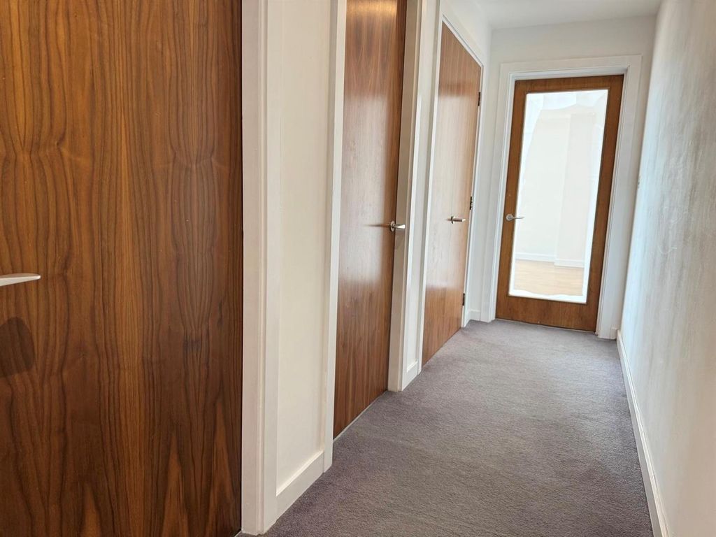 Property photo 2 of 9 136 Princes Dock Hallway 2025.Jpg