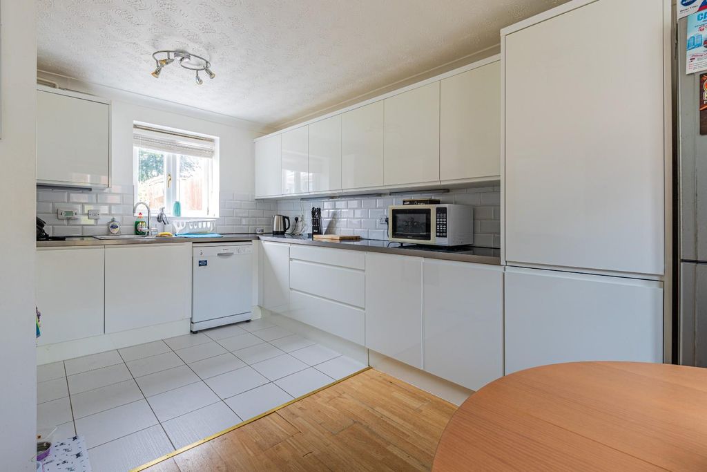 Property photo 2 of 21 Ragnall Close 4-18.Jpg