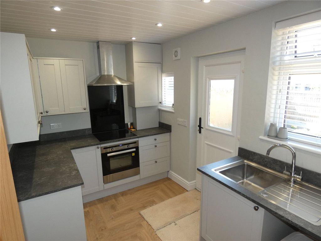 Property photo 2 of 17 Picture No. 32