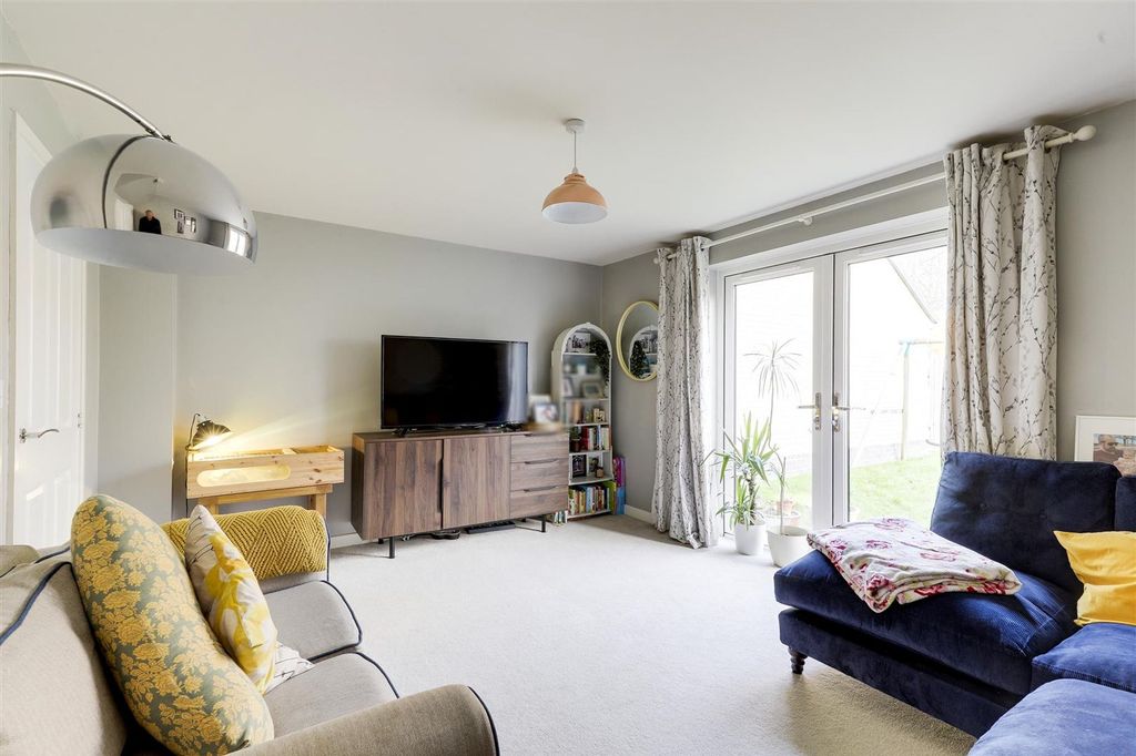 Property photo 2 of 25