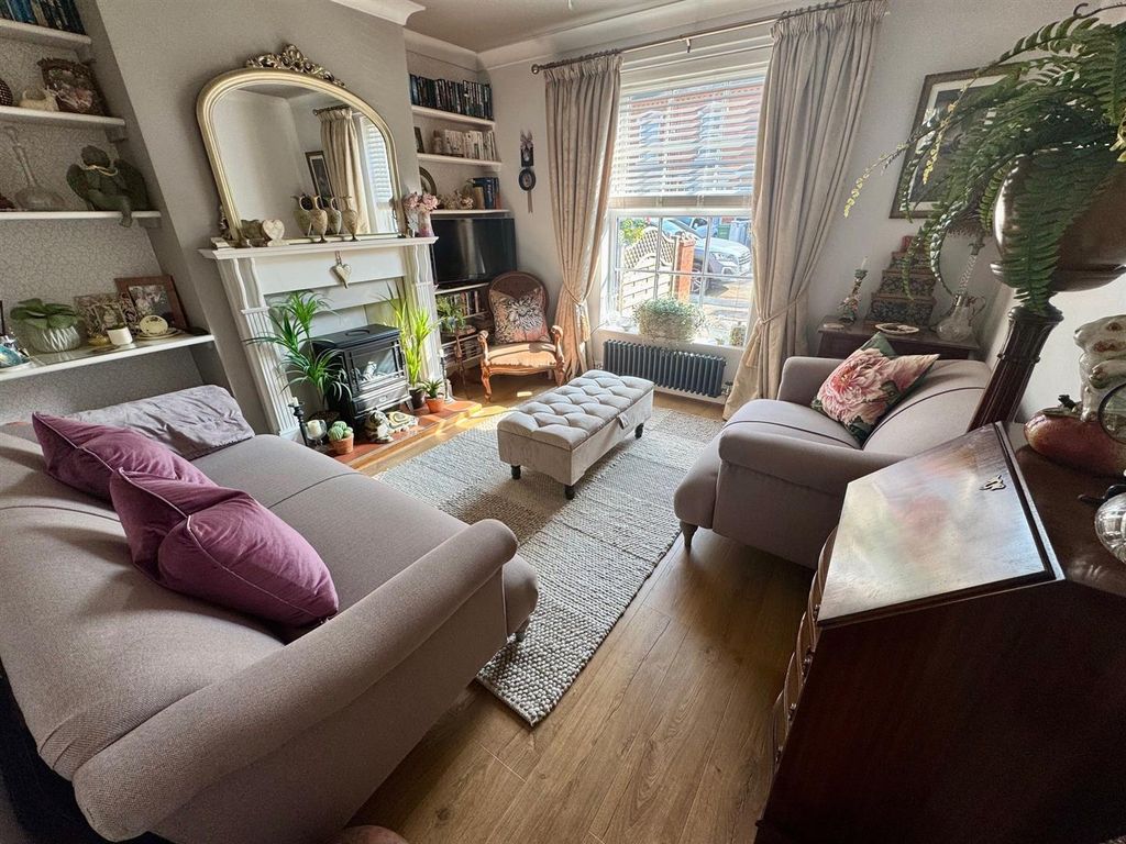 Property photo 2 of 19 Knight  Living.Jpg