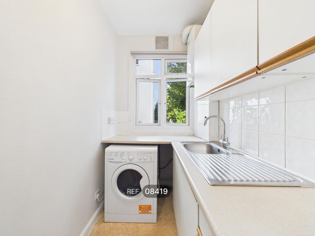 Property photo 2 of 7 Kitchen