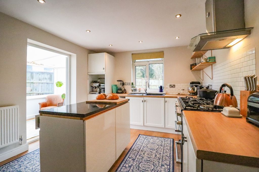 Property photo 3 of 22 4712043