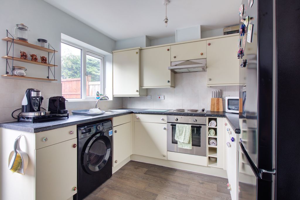 Property photo 3 of 18 21 The Fieldings-2