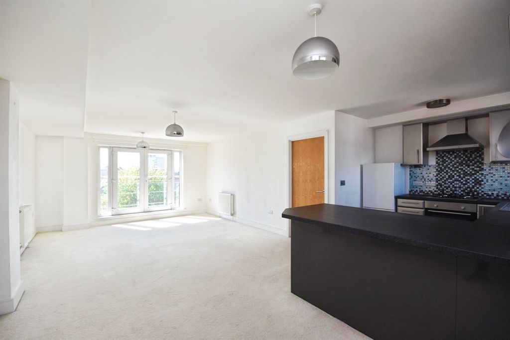 Property photo 3 of 21