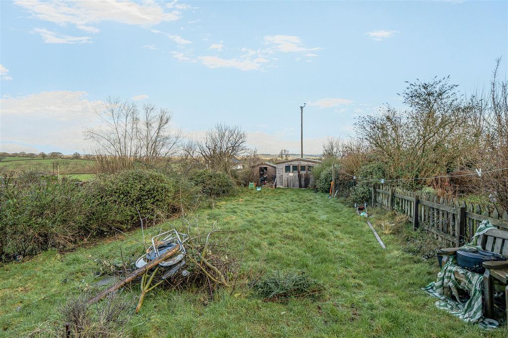 Property photo 3 of 12 Garden