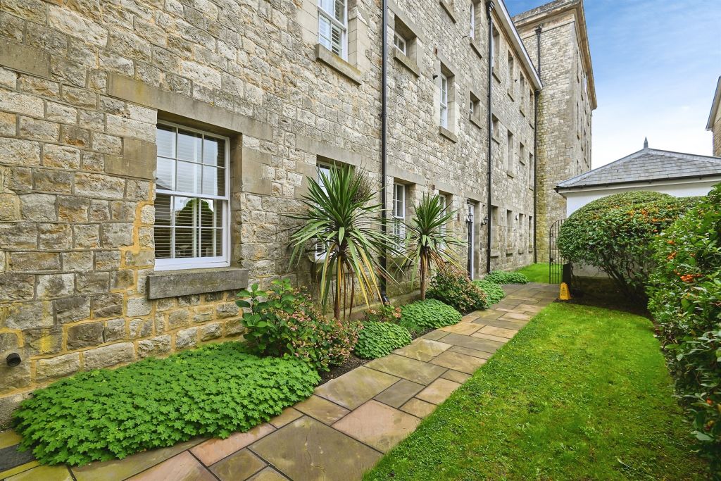 Property photo 2 of 12