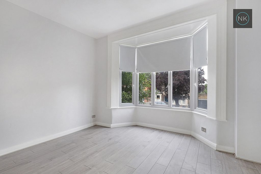 Property photo 2 of 13 4480333