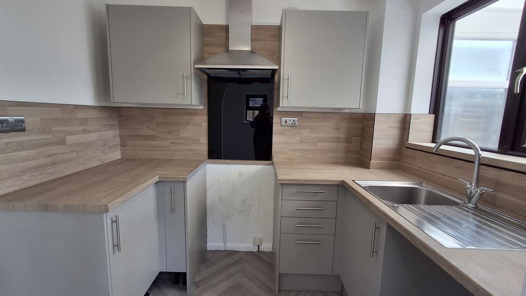 Property photo 2 of 15 Kitchen