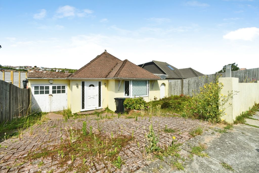 Property photo 1 of 20 Front