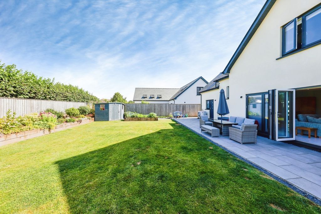 Property photo 2 of 25 Pbox-Img.Jpg