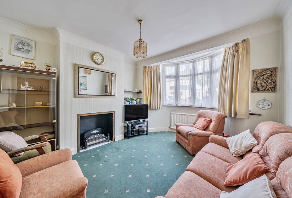 Property photo 3 of 14 1336708-11-68962A...
