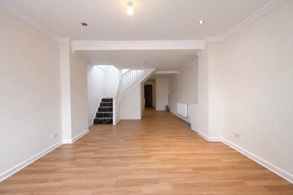 Property photo 2 of 7 Photo 4