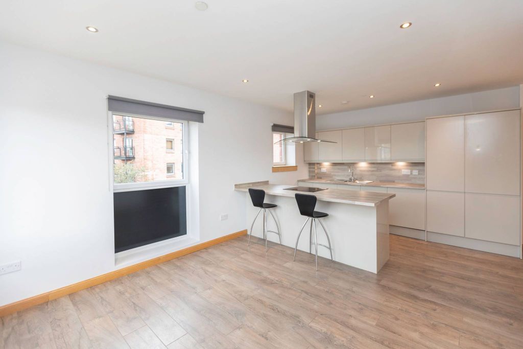 Property photo 2 of 25