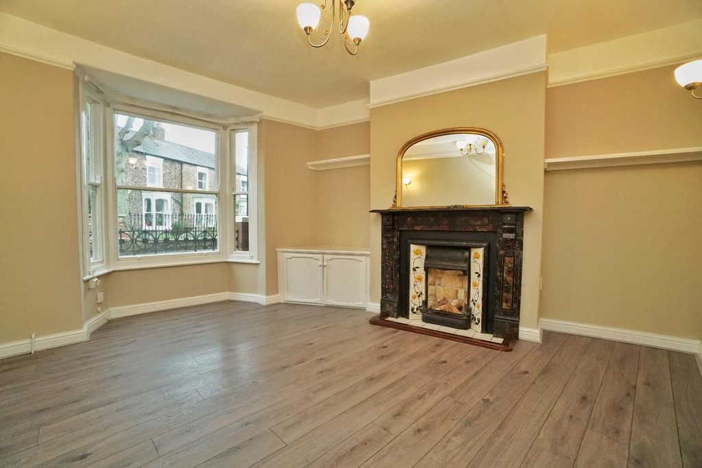 Property photo 2 of 11 Living Room